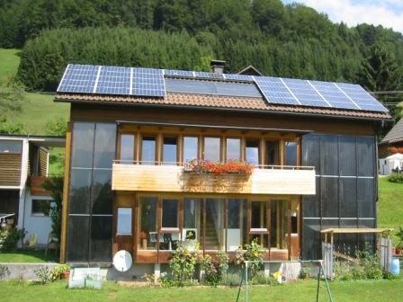 Modernes Haus mit Solar am Dach - 